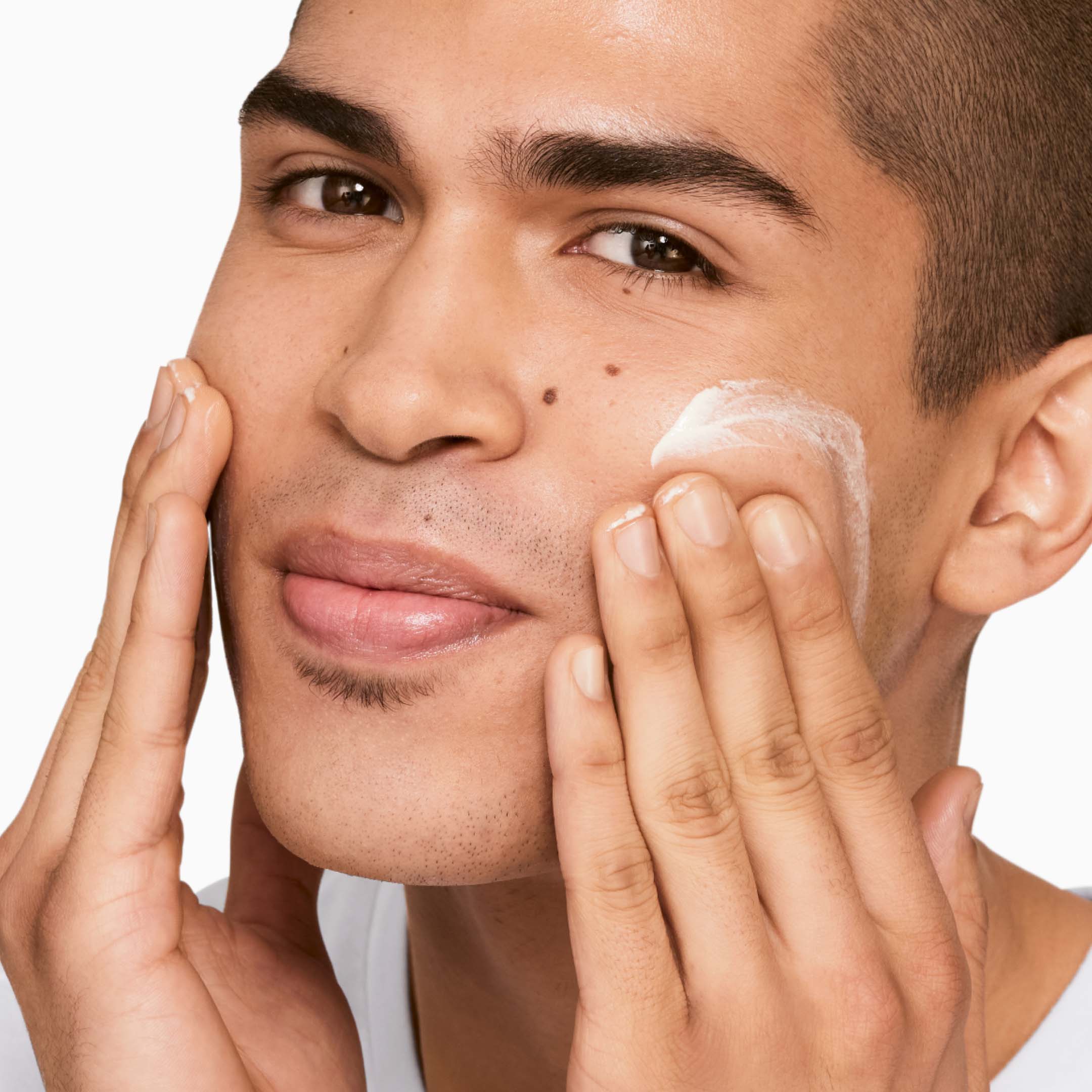 DRAMATICALLY DIFFERENT™ MOISTURIZING GEL 200 ML - Image 2
