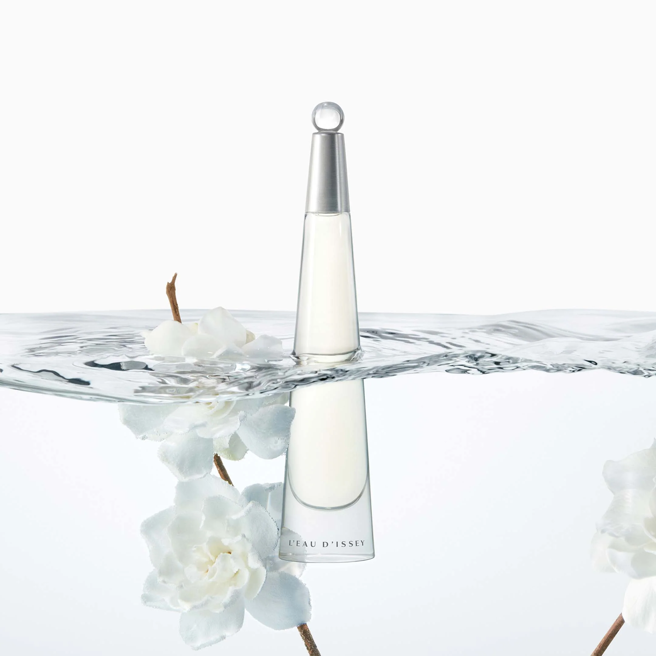 Issey Miyake L'Eau D'Issey Eau De Parfum Refillable - Image 3