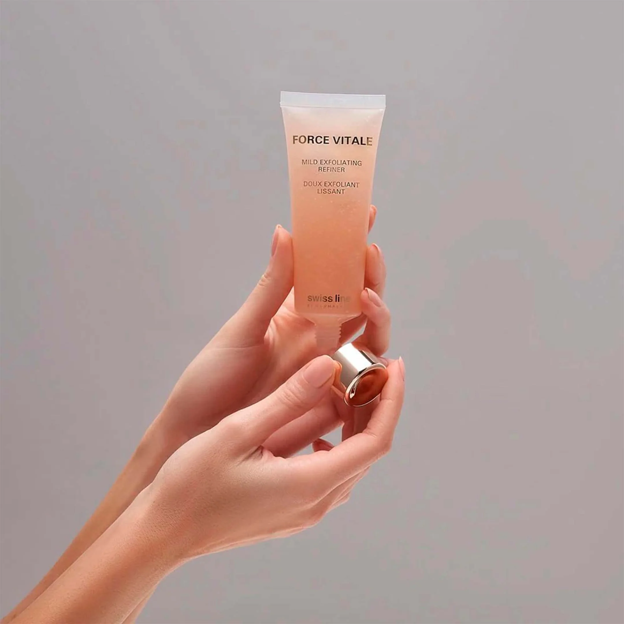 Mild Exfoliating Refiner - Image 3