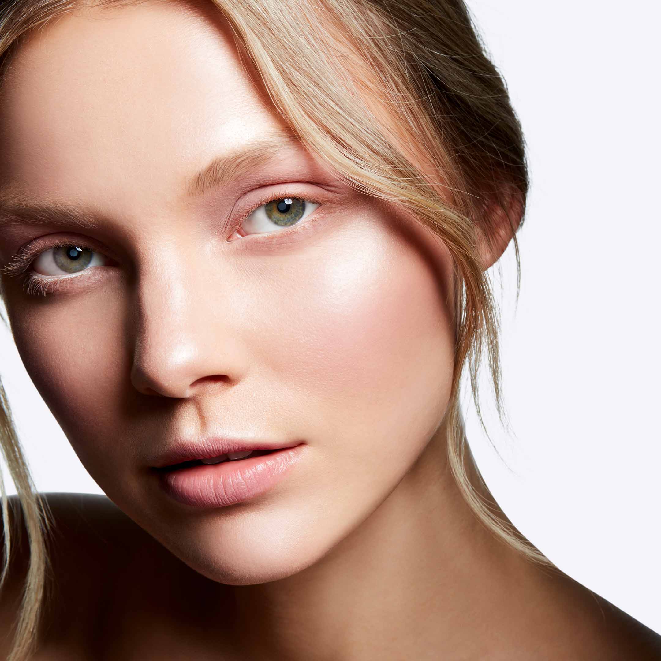 Mineralize Skinfinish Powder - Image 4