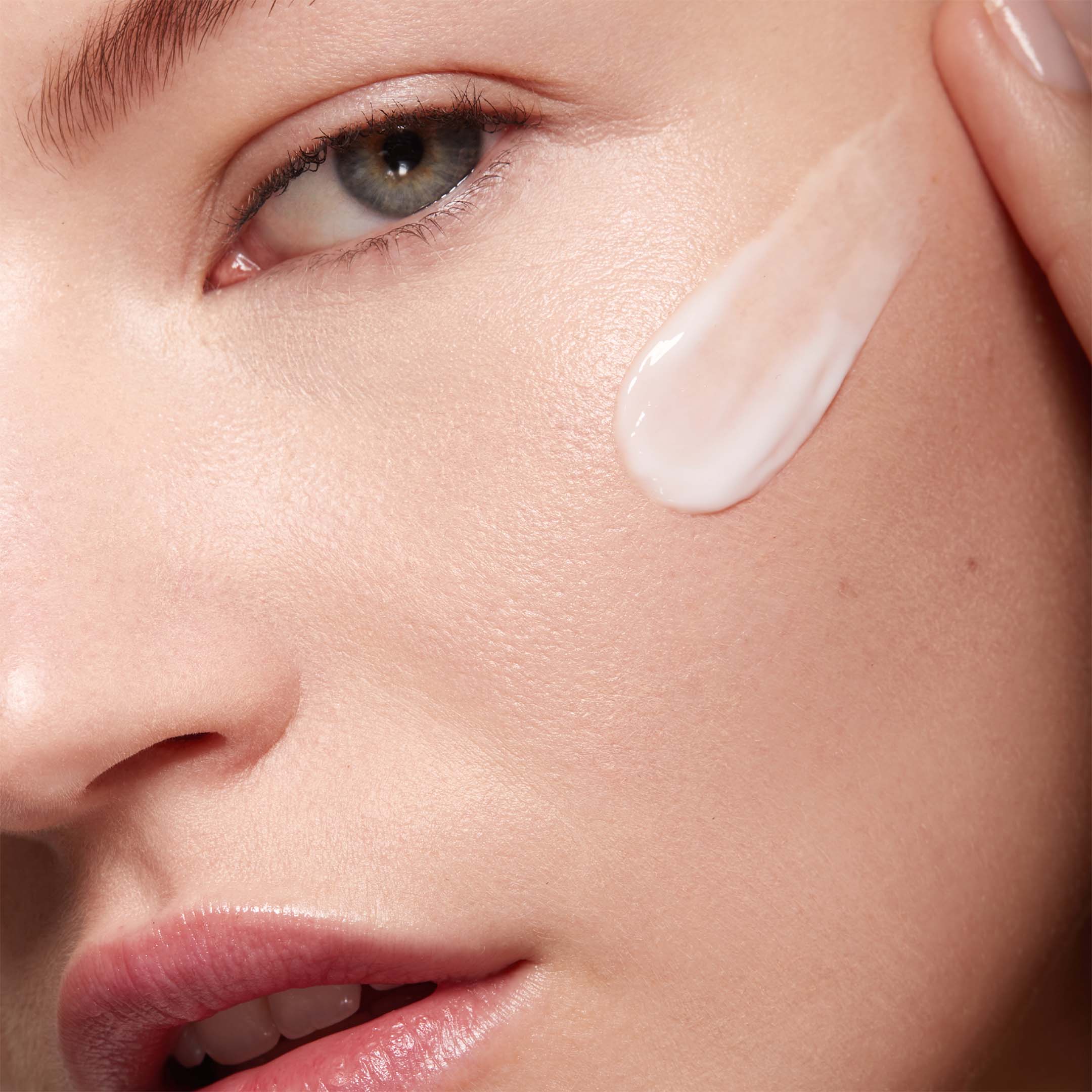 Narsskin Light Reflecting Moisturizer - Image 3