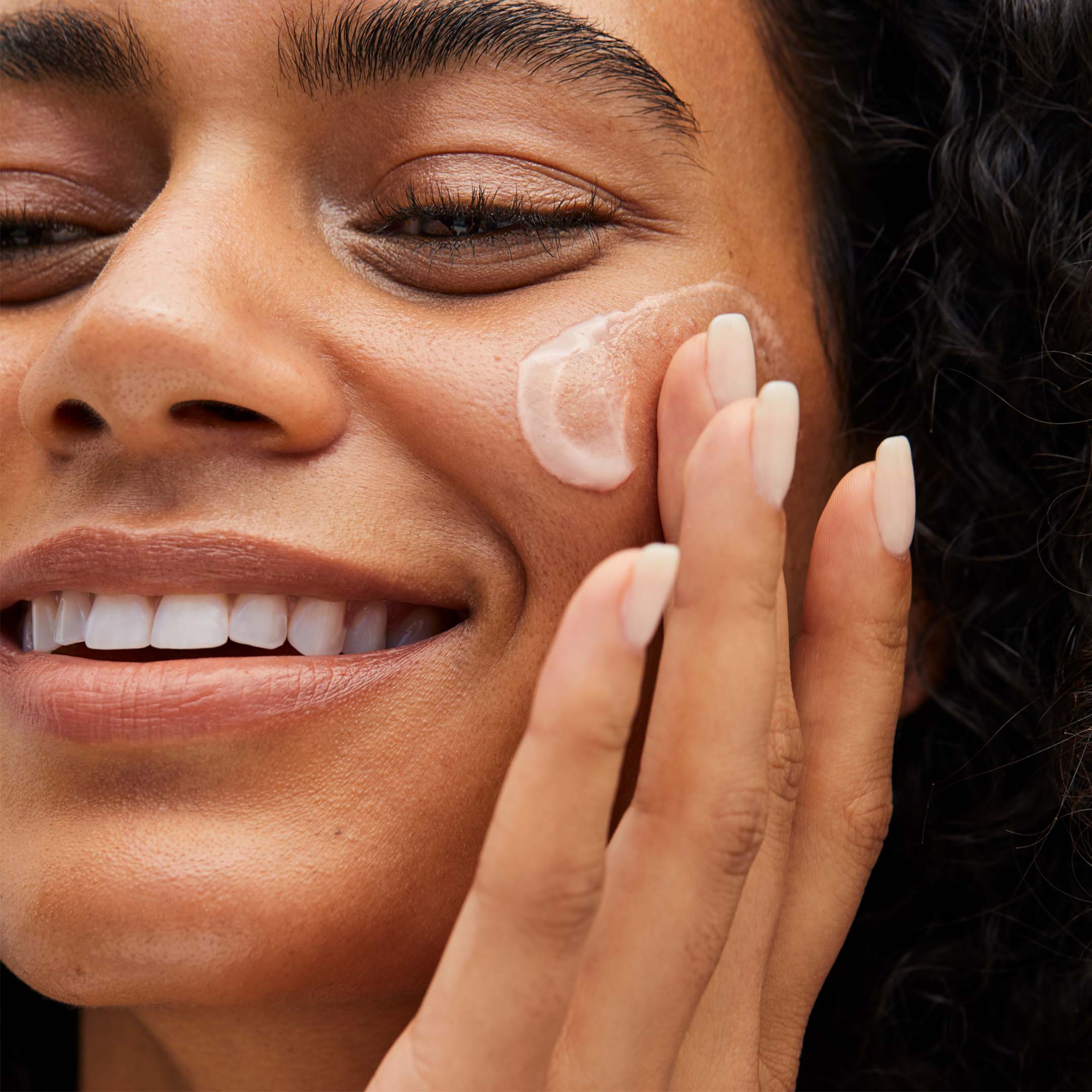 ReEvolve Radiance Locking Primer Refill - Image 11