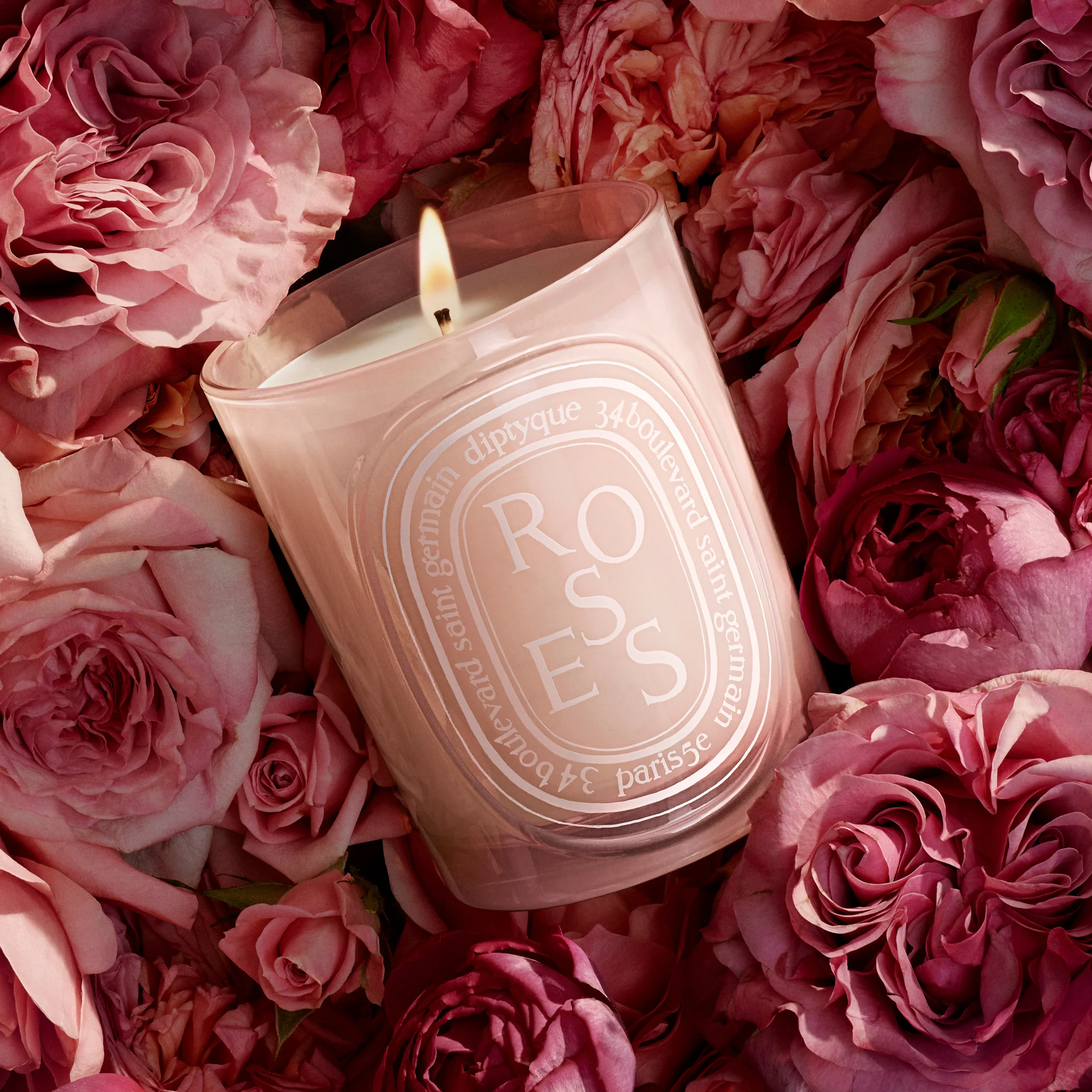 Roses Scented Medium Medium Candle - Image 2